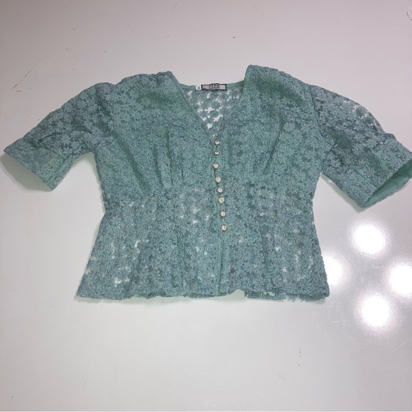 MPB Boutique blue lace top daisy pattern with dainty flowers buttons Size M - Picture 7 of 16